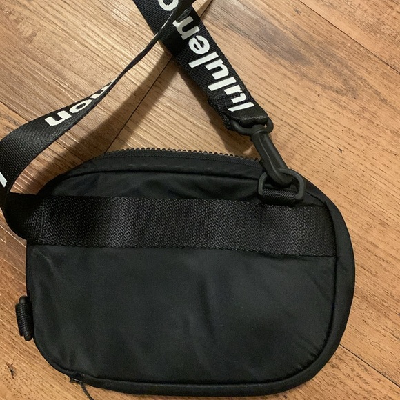 Lululemon crossbody - Picture 7 of 7